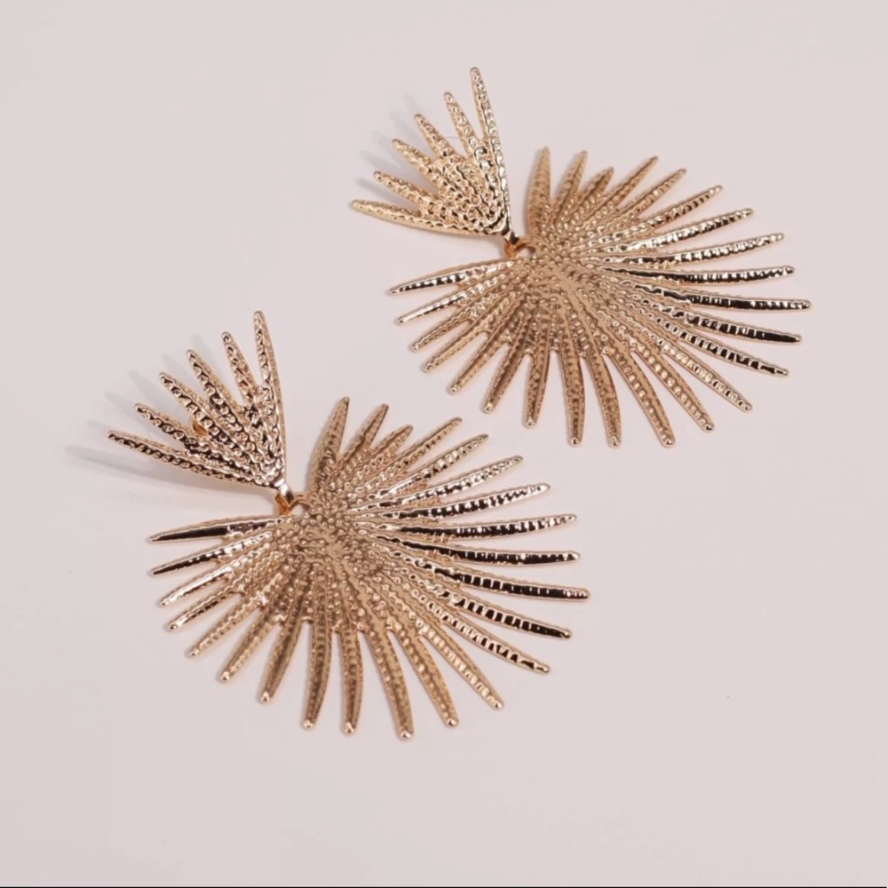 NEW GOLD SUNBURST STATEMENT EARRINGS, NICE EARRINGS, CUTE EARRINGS - Picture 4 of 5